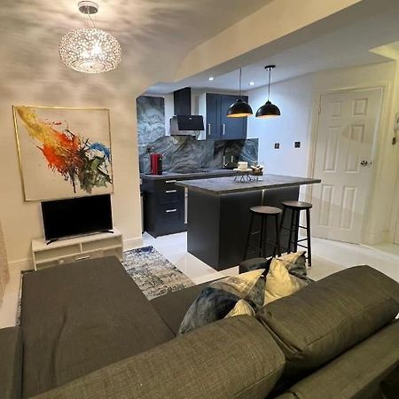 לונדון Newly Renovated Modern Studio Apartment In West Kensington מראה חיצוני תמונה