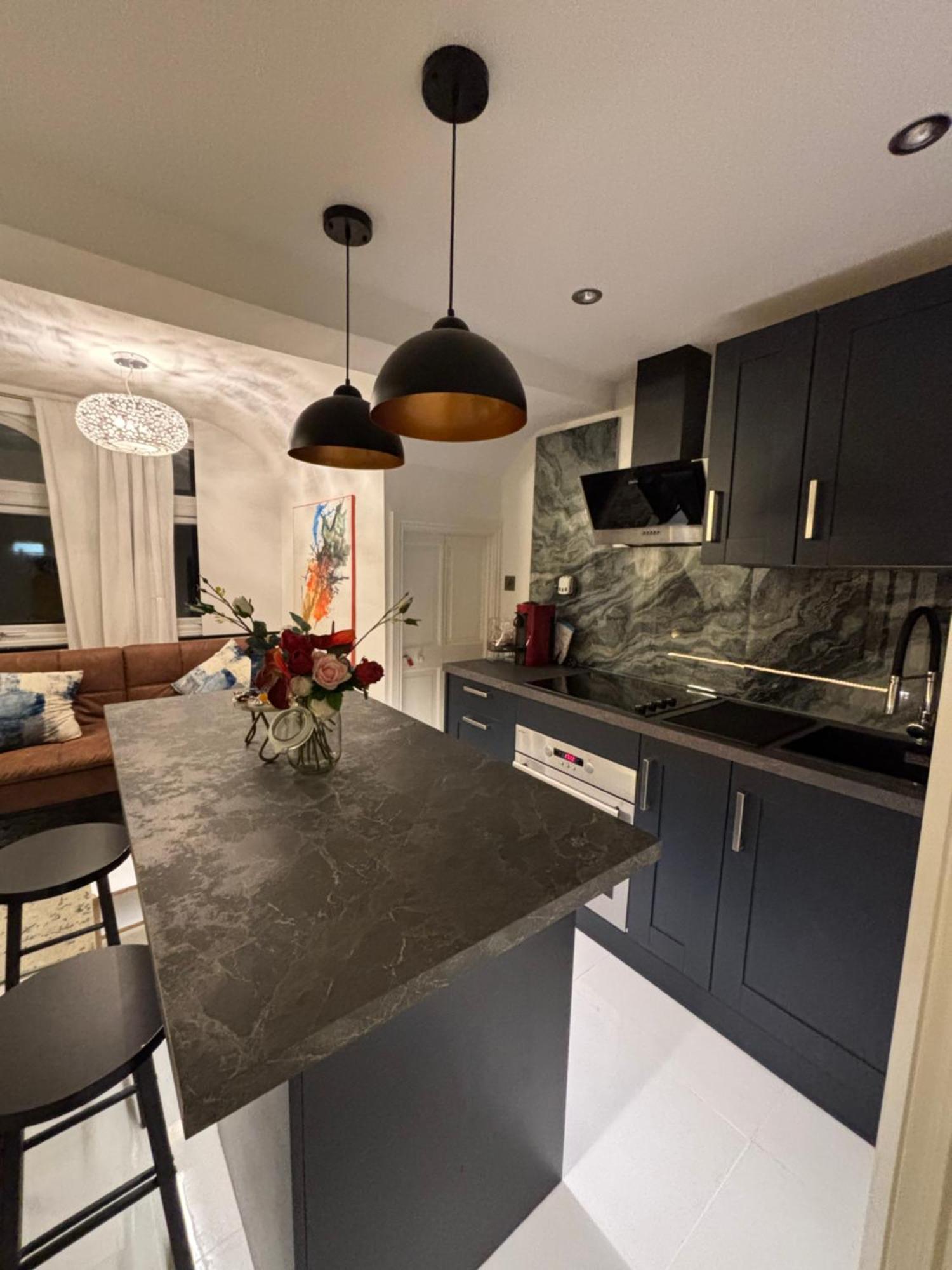 לונדון Newly Renovated Modern Studio Apartment In West Kensington מראה חיצוני תמונה