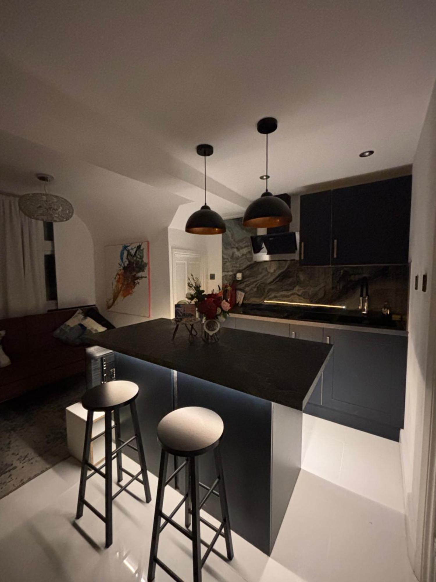 לונדון Newly Renovated Modern Studio Apartment In West Kensington מראה חיצוני תמונה