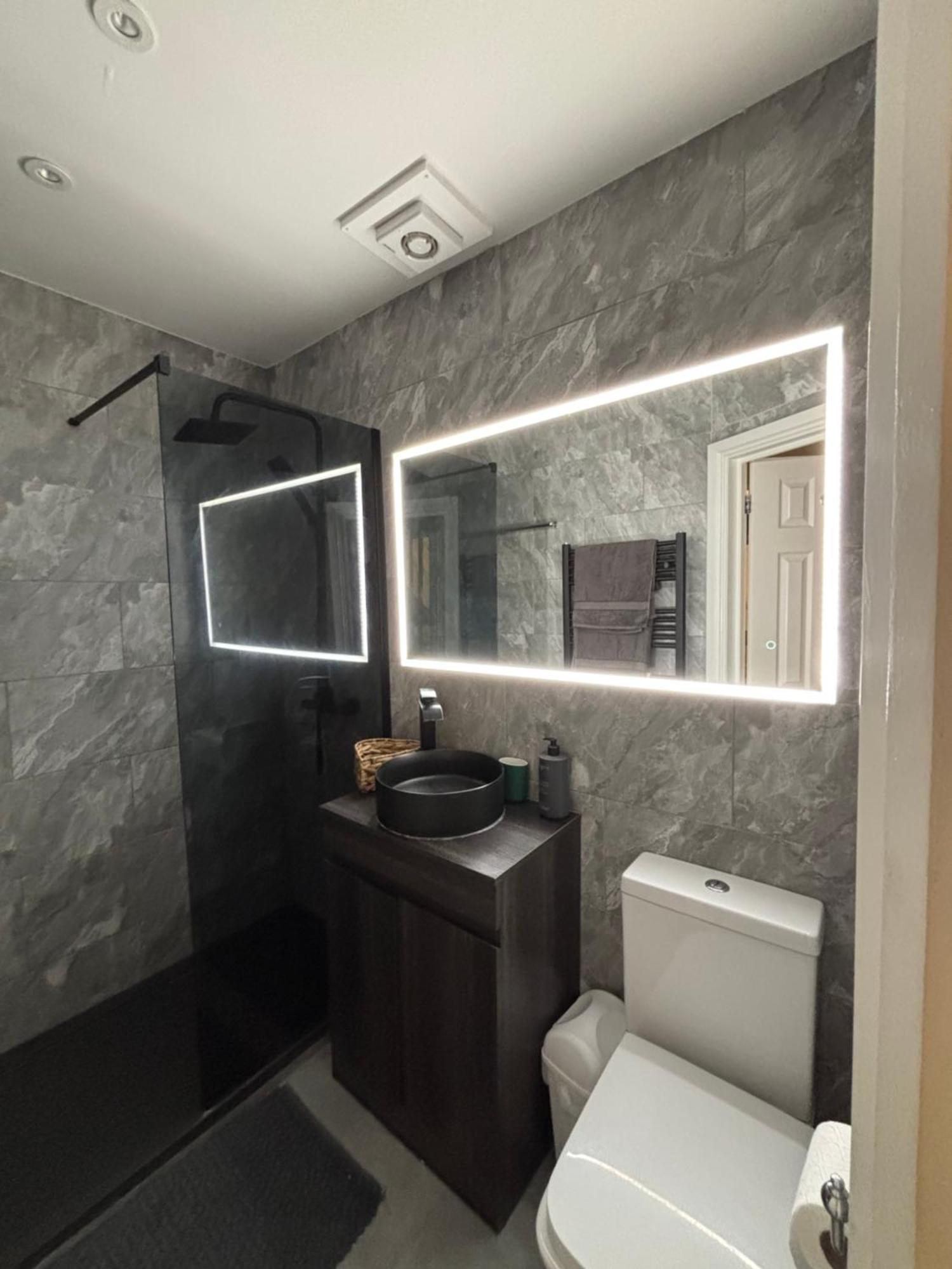 לונדון Newly Renovated Modern Studio Apartment In West Kensington מראה חיצוני תמונה