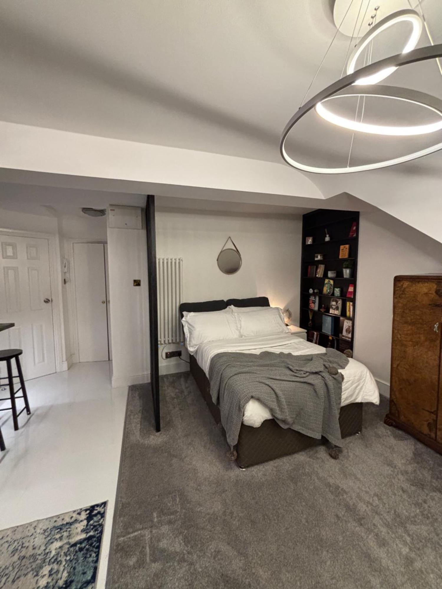 לונדון Newly Renovated Modern Studio Apartment In West Kensington מראה חיצוני תמונה